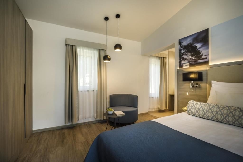 rooms-double-superior-room-pool-access-terrace