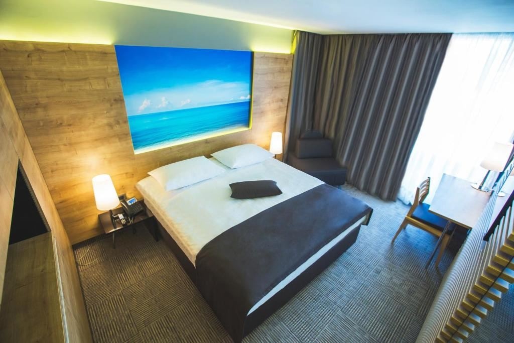 rooms-triple-superior-room-balcony