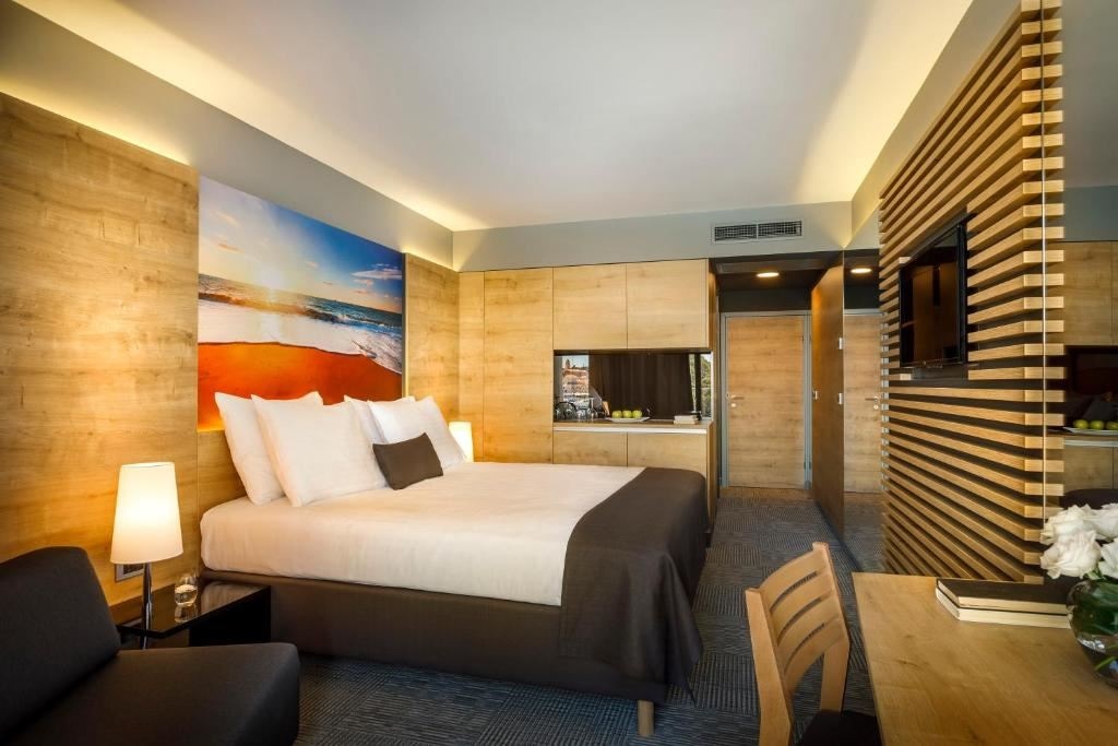 rooms-triple-superior-room-seaview-balcony