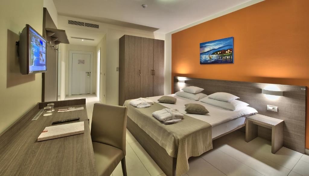 rooms-standard-room-seaside-balcony-or-terrace