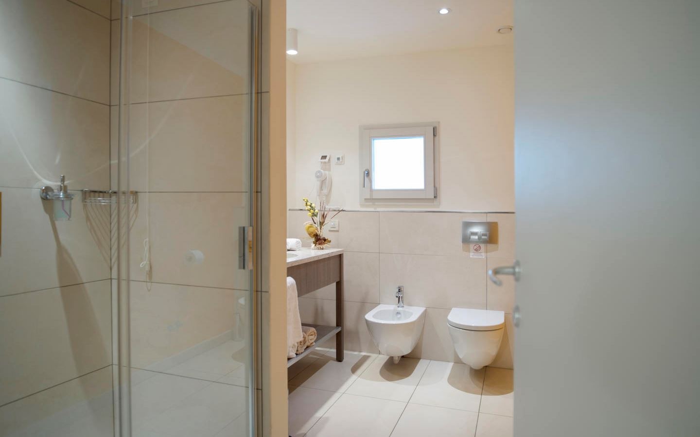 rooms-superior-apartment-balcony-or-terrace