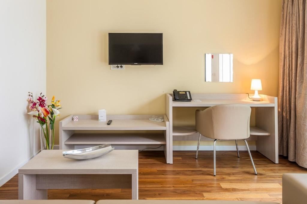 rooms-standard-villa-seaview-balcony