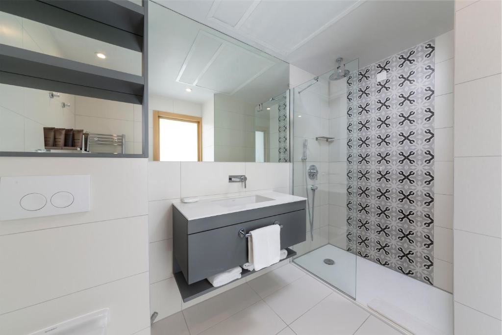 rooms-executive-room-seaview-balcony