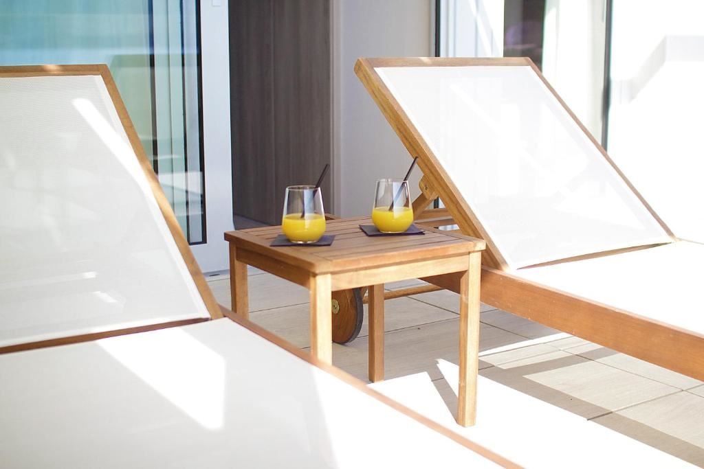 rooms-2-bedroom-suite-seaview-balcony