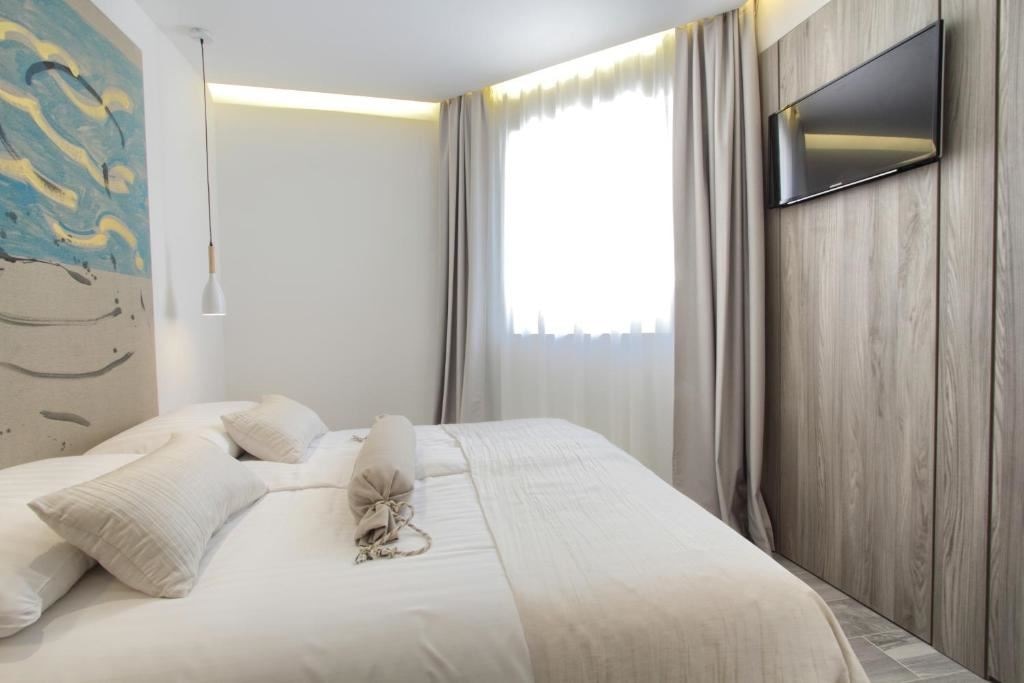 rooms-3-bedroom-suite-seaview-balcony