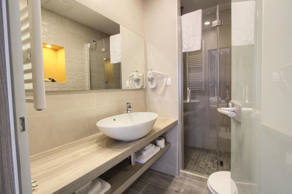 rooms-3-bedroom-suite-seaview-balcony