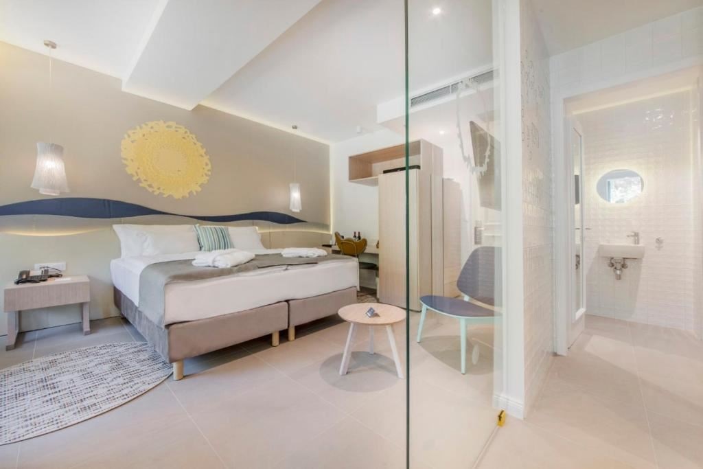 rooms-standard-room-balcony