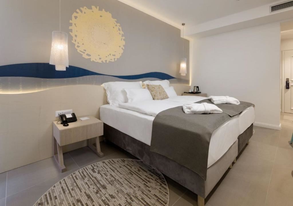 rooms-standard-room-seaview-balcony