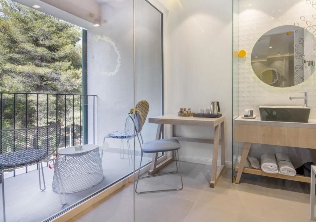 rooms-superior-room-balcony