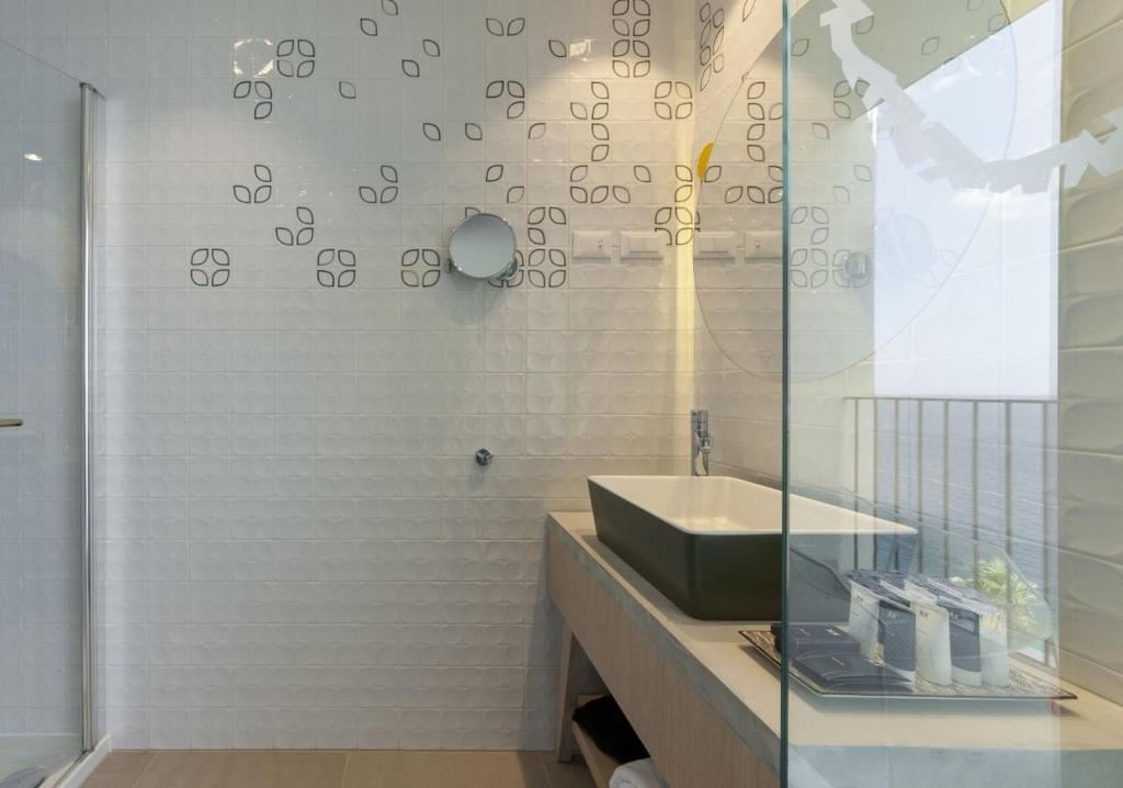 rooms-superior-room-seaview-balcony