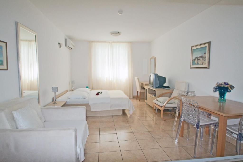 rooms-grand-familysuite-seaview