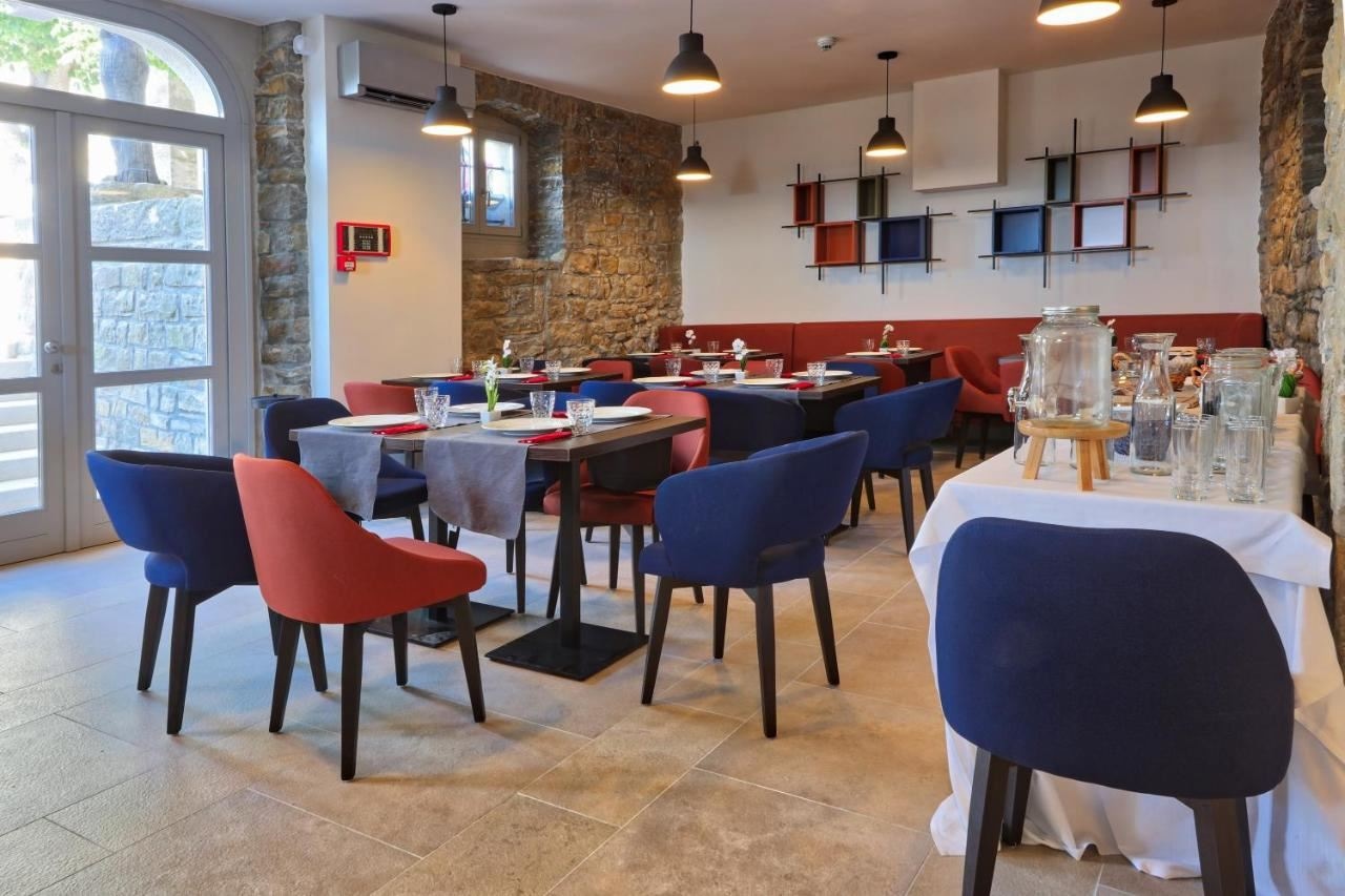 restaurants-restaurants