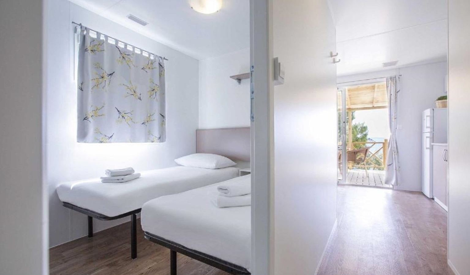 rooms-2-bedroom-superior-mobilehome-seaview-terrace