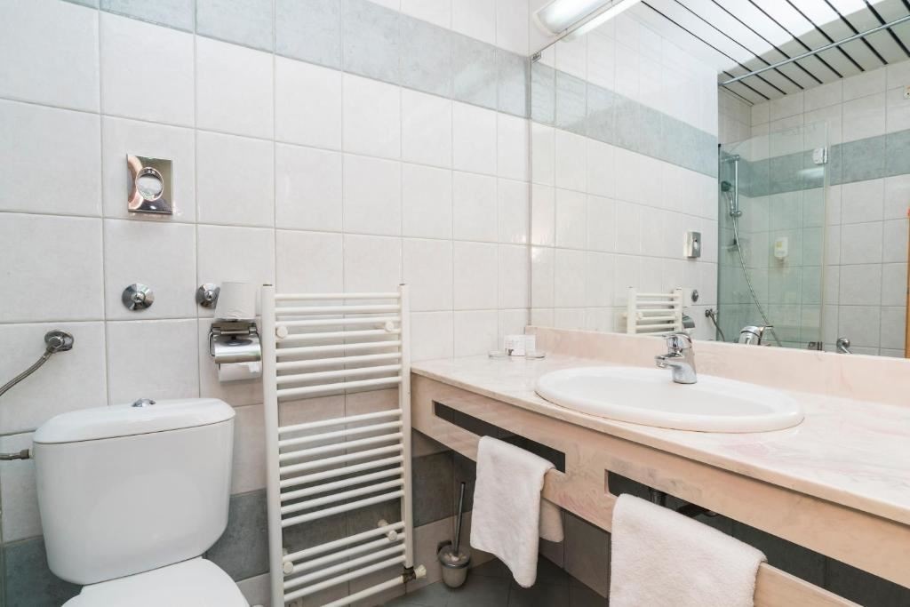 rooms-triple-premium-room-seaside-balcony