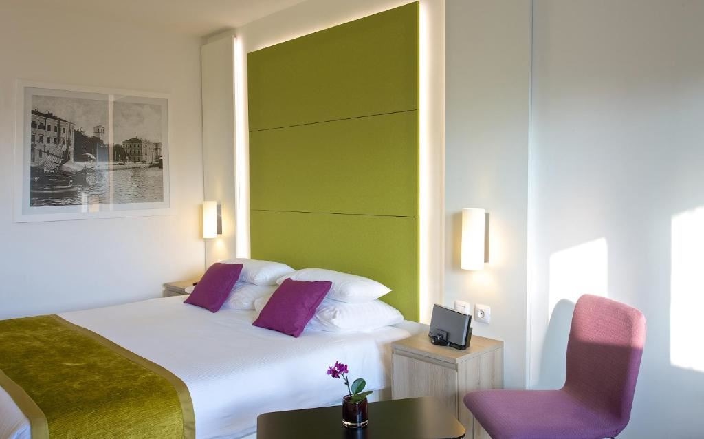 rooms-double-annex-room-seaside-balcony