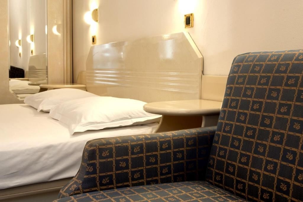 rooms-double-classic-room-seaside-balcony