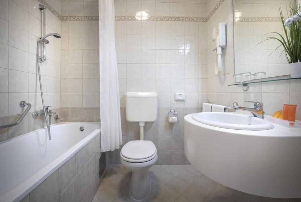 rooms-single-classic-room