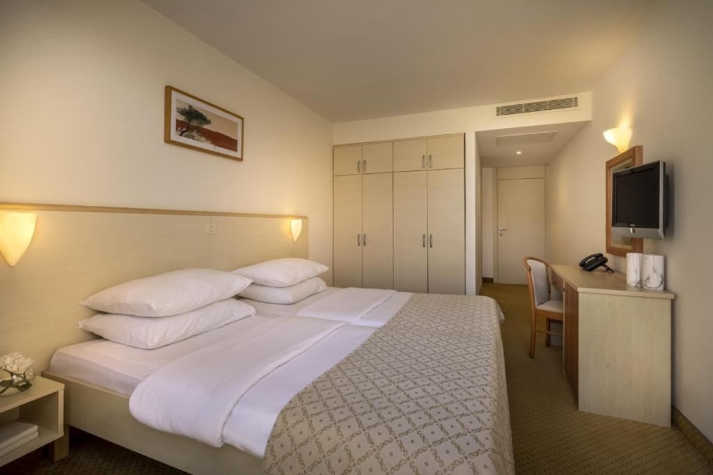 rooms-superior-room-balcony