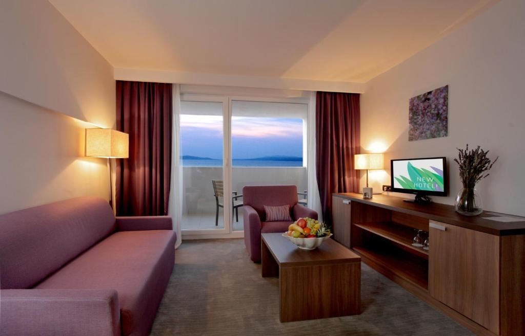 rooms-suite-seaview-balcony