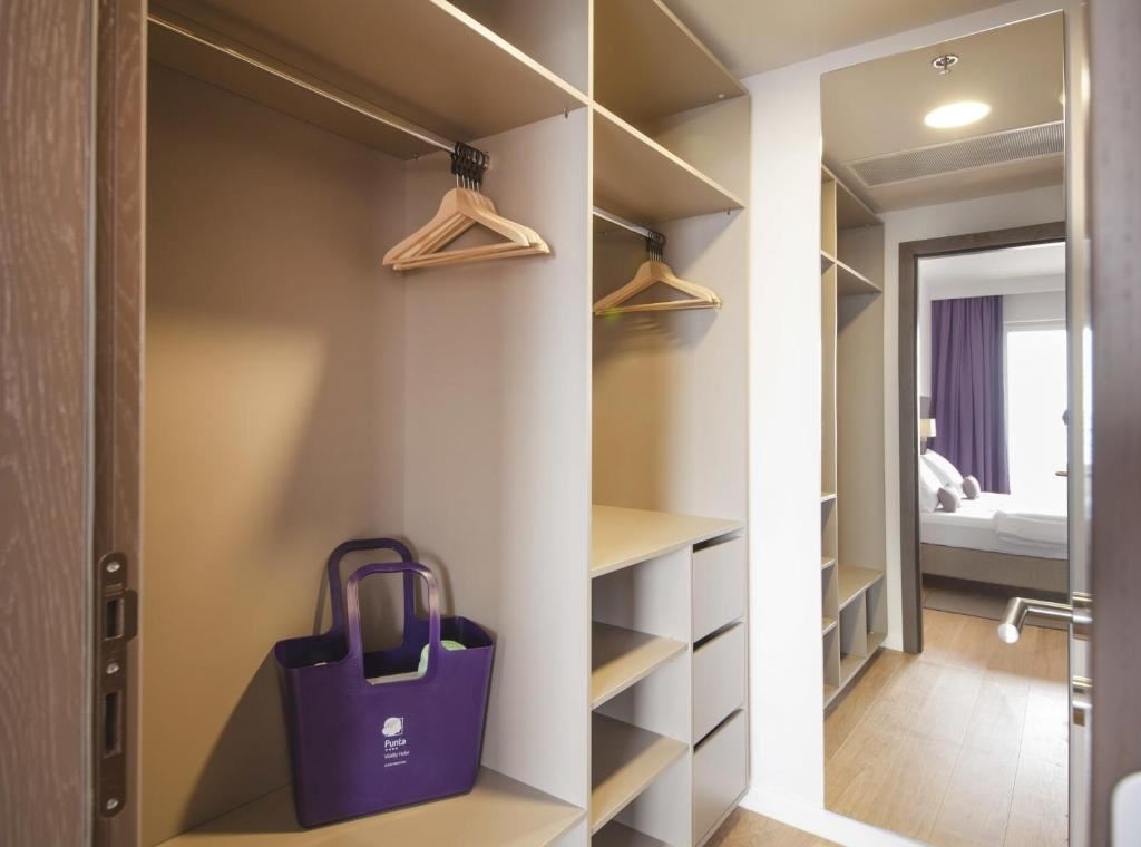 rooms-suite-seaview-balcony