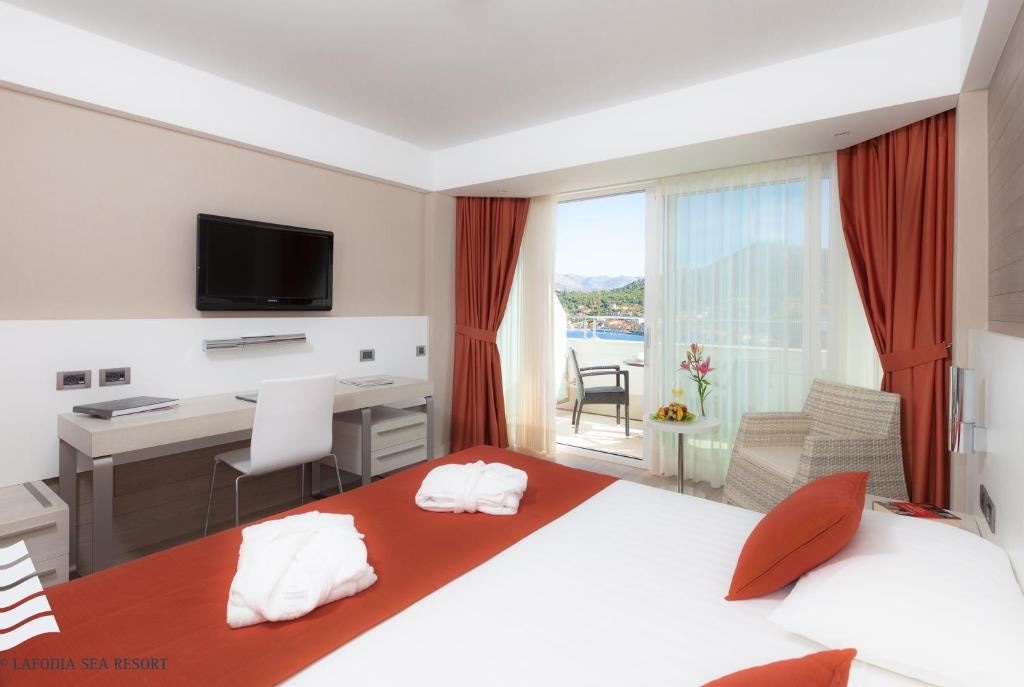 rooms-premium-room-seaside-balcony