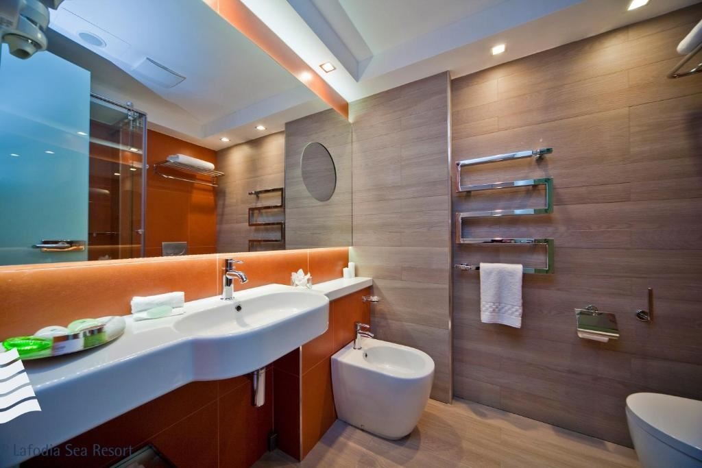 rooms-premium-room-seaside-balcony