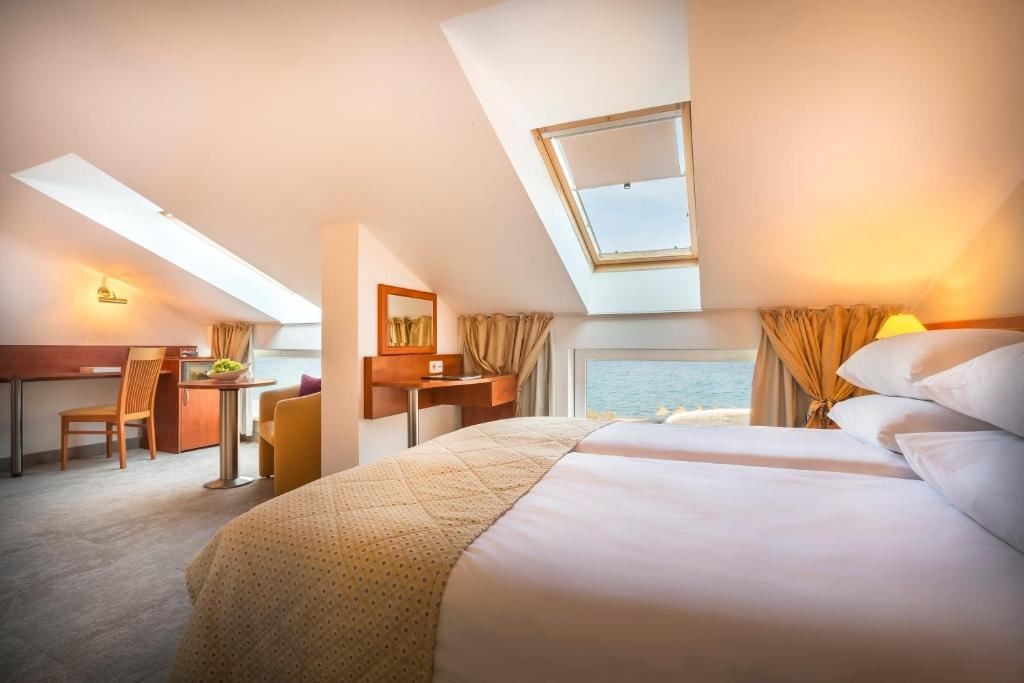 rooms-triple-classic-room-seaside