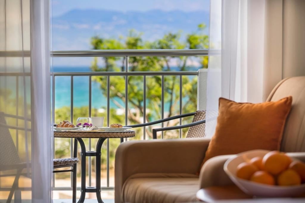 rooms-triple-superior-room-seaview-balcony