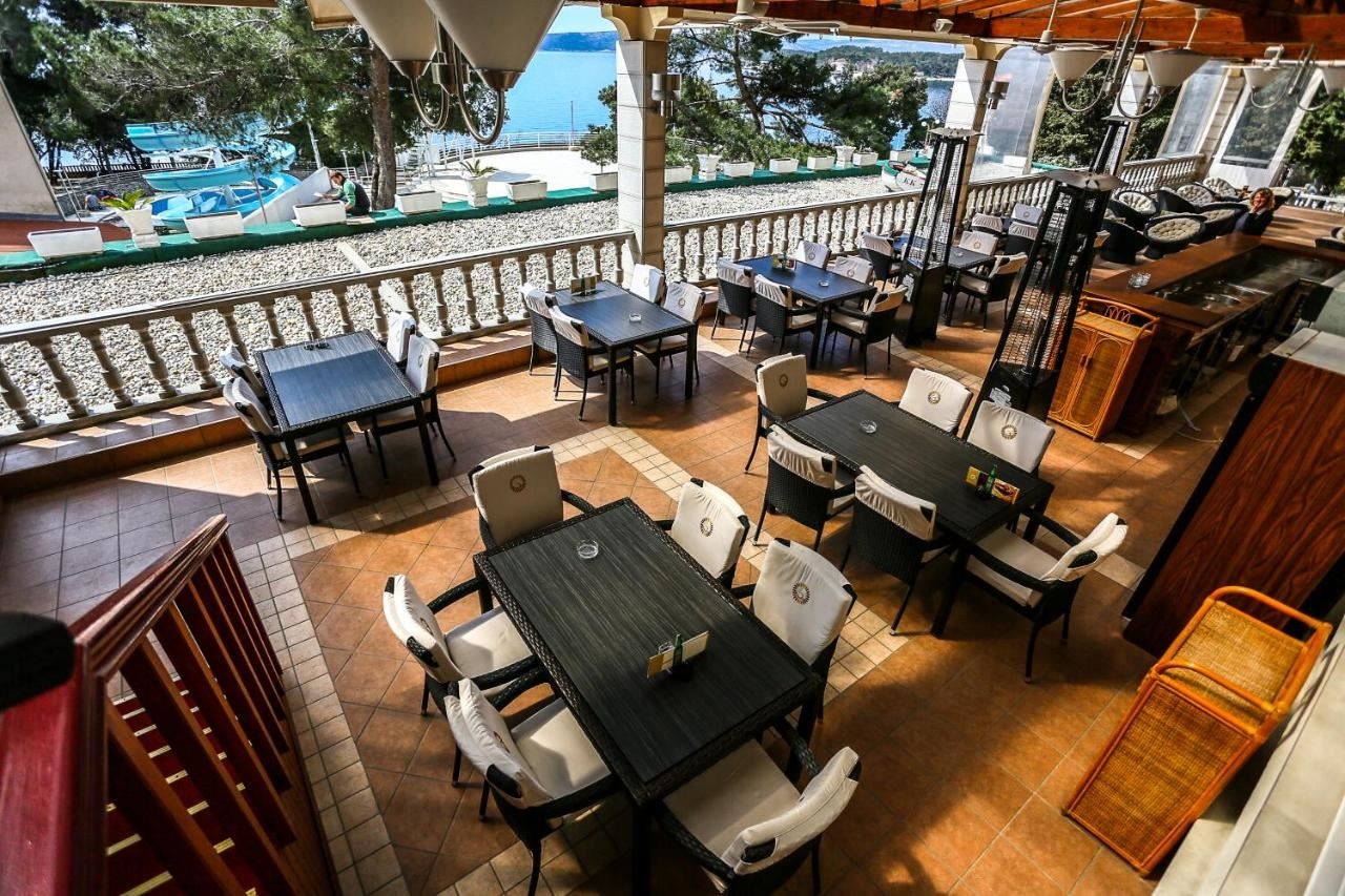 restaurants-restaurants