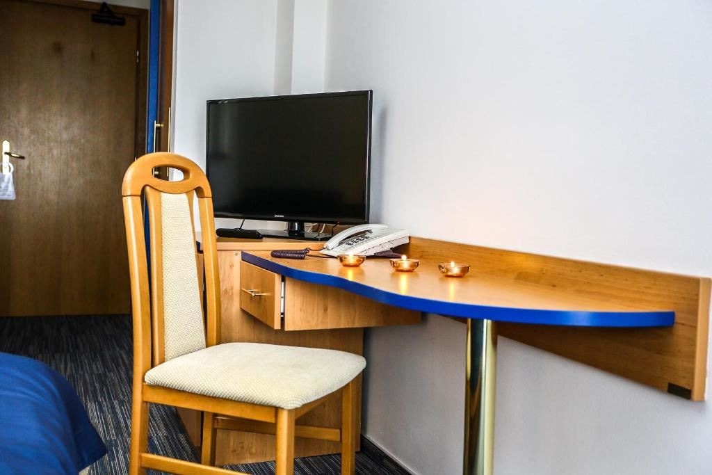 rooms-double-room-park-view-balcony