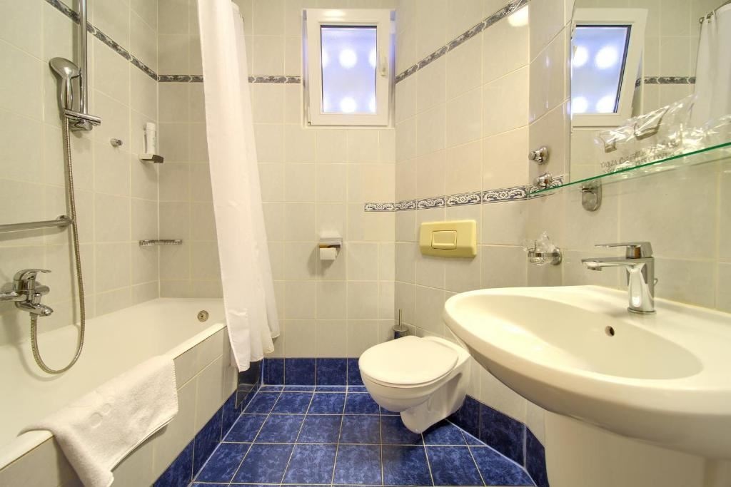 rooms-double-room-seaview-balcony