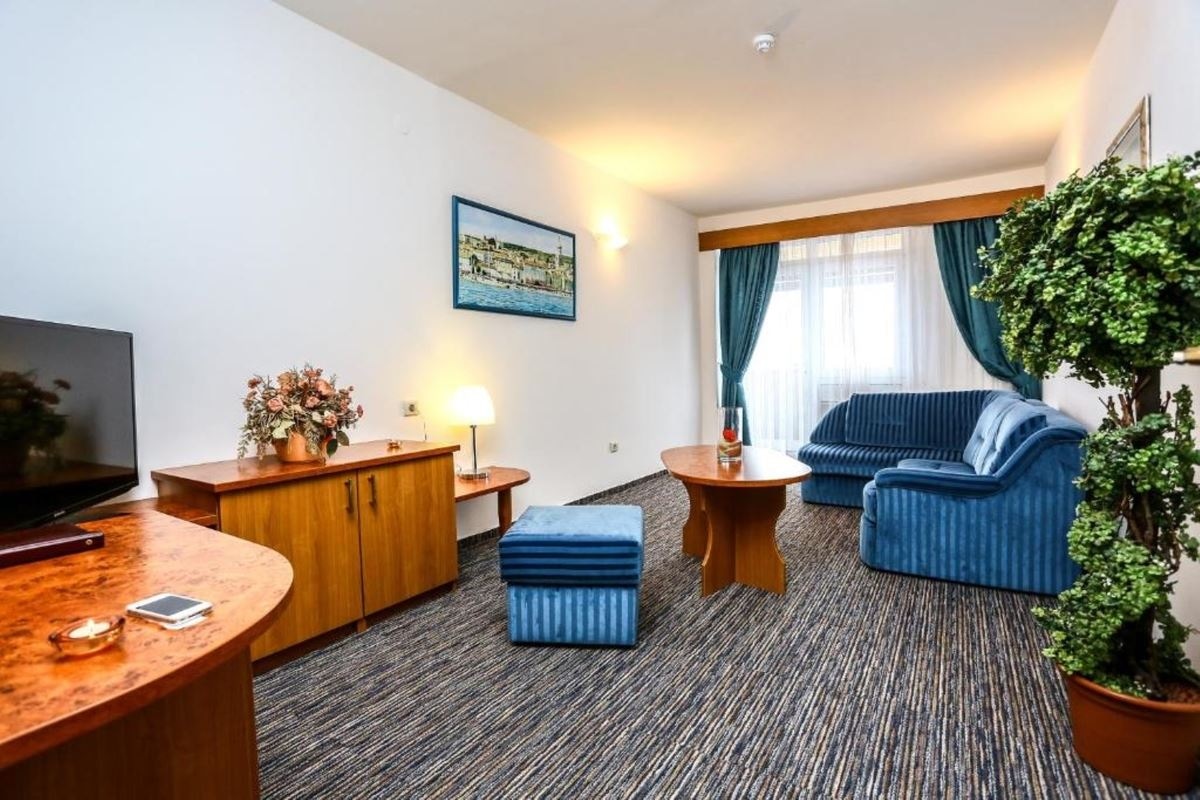 rooms-suite-seaview-balcony