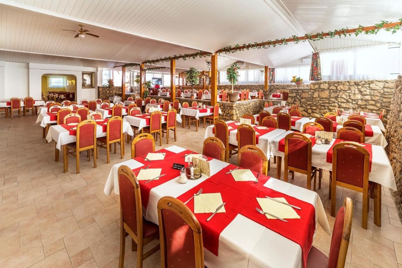 restaurants-restaurants