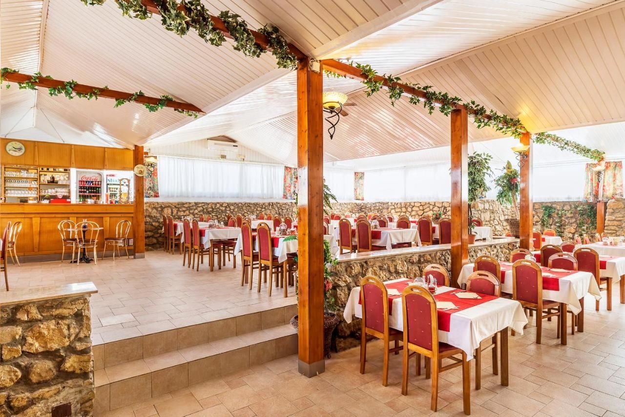 restaurants-restaurants