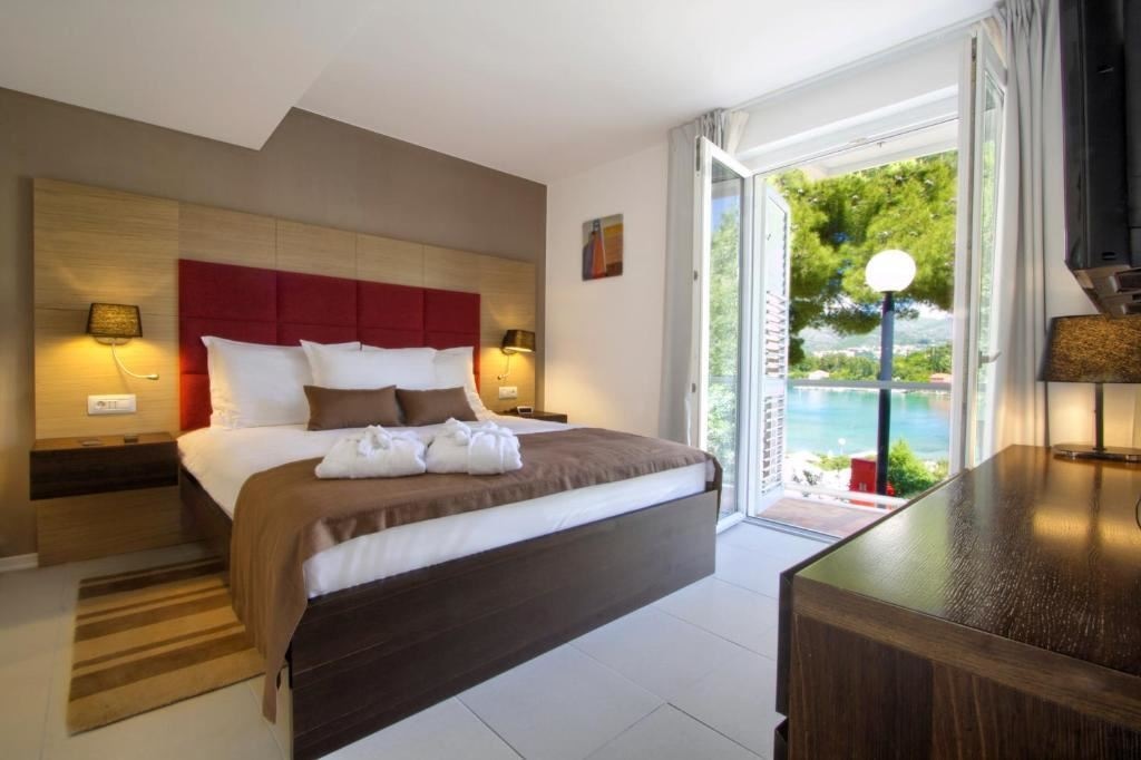 rooms-standard-room-balcony-or-terrace