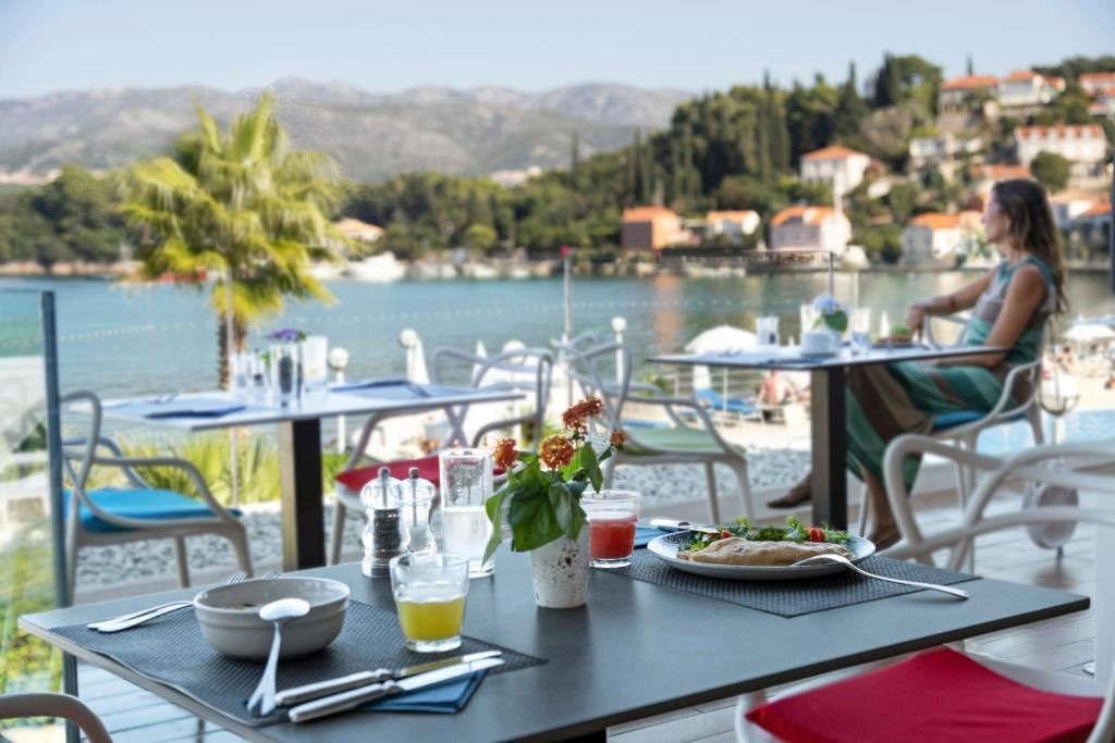 restaurants-main-building