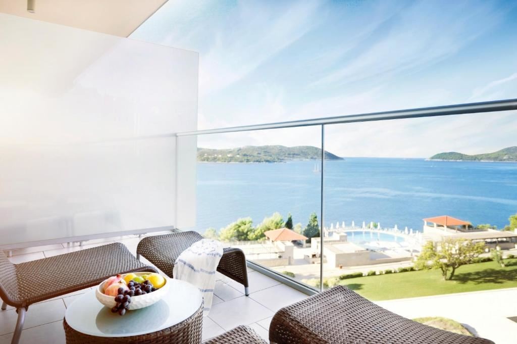 rooms-deluxe-room-seaview-balcony