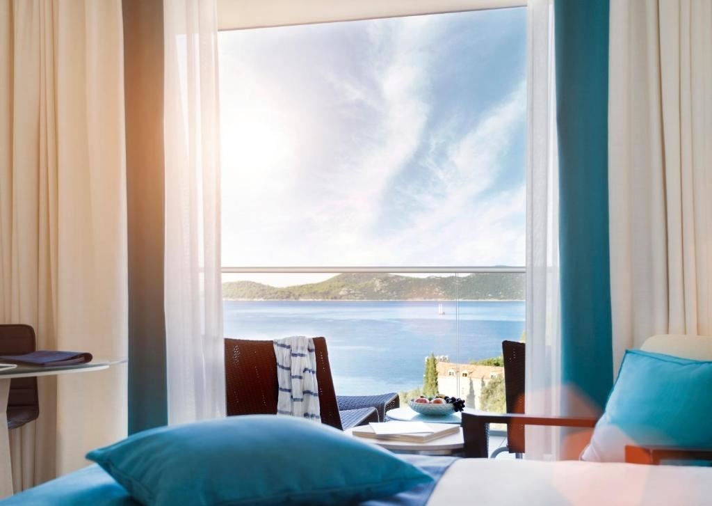 rooms-deluxe-room-seaview-balcony