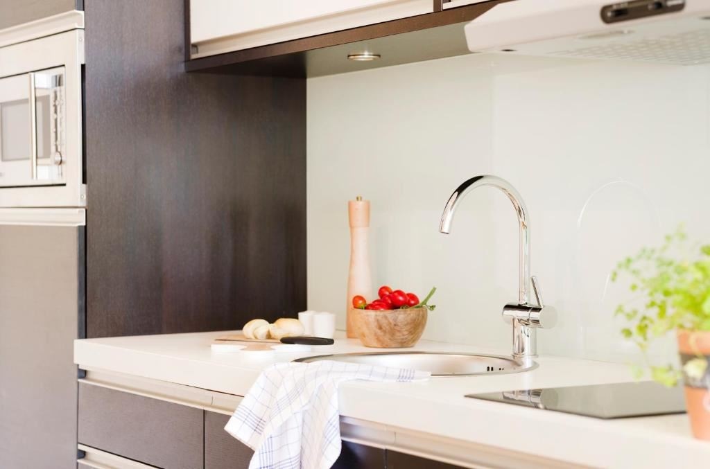 rooms-1-bedroom-apartment-gardenview-balcony