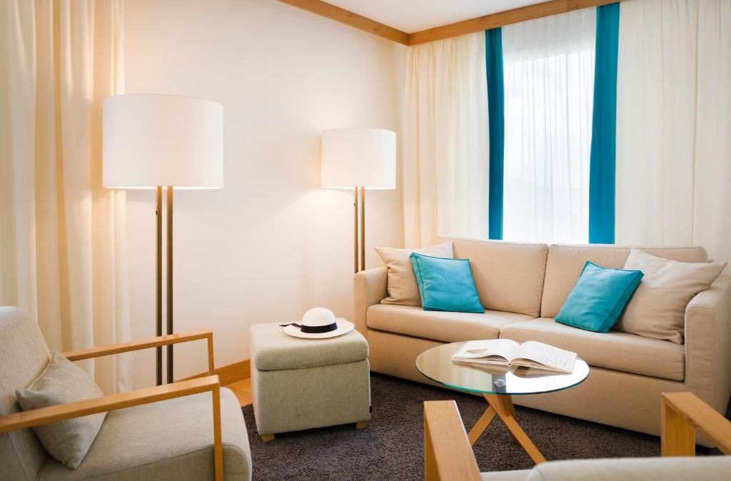 rooms-1-bedroom-apartment-gardenview-balcony