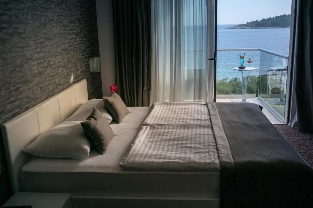 rooms-juniorsuite-seaview-balcony