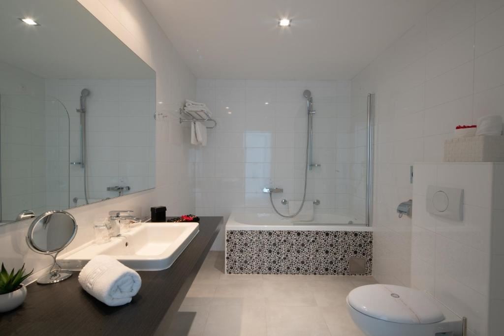 rooms-life-suite-seaside-balcony