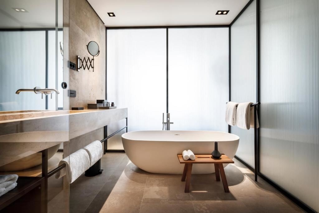 rooms-double-deluxe-room-seaview-balcony