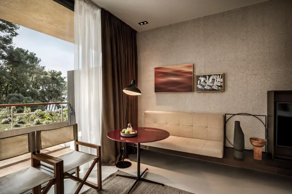 rooms-double-premium-room-park-view-balcony