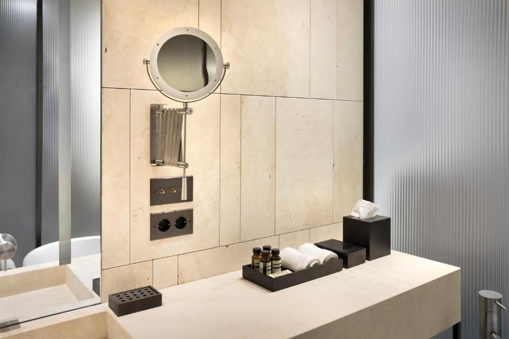 rooms-double-premium-room-park-view-balcony