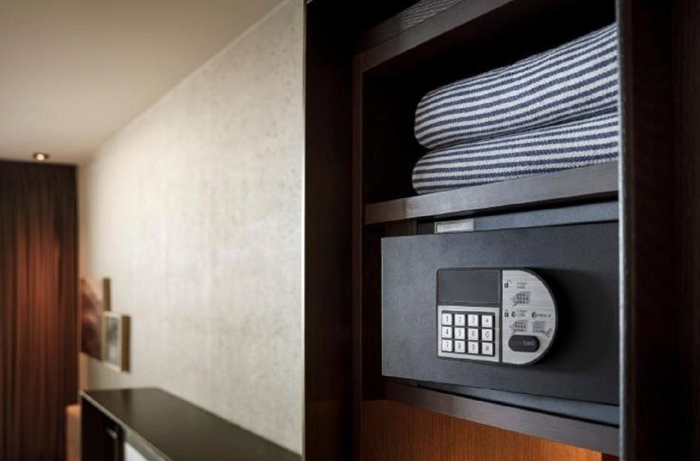 rooms-double-premium-room-park-view-balcony