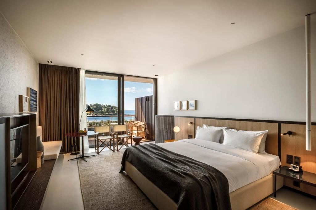 rooms-double-premium-room-seaview-balcony