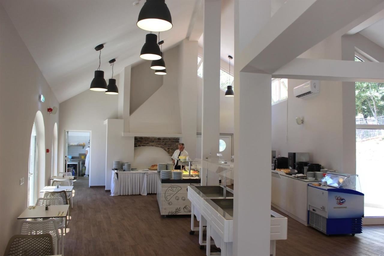 restaurants-restaurant