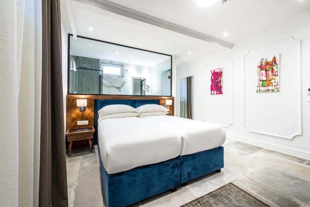 rooms-superior-room-sea-view-balcony-or-terrace