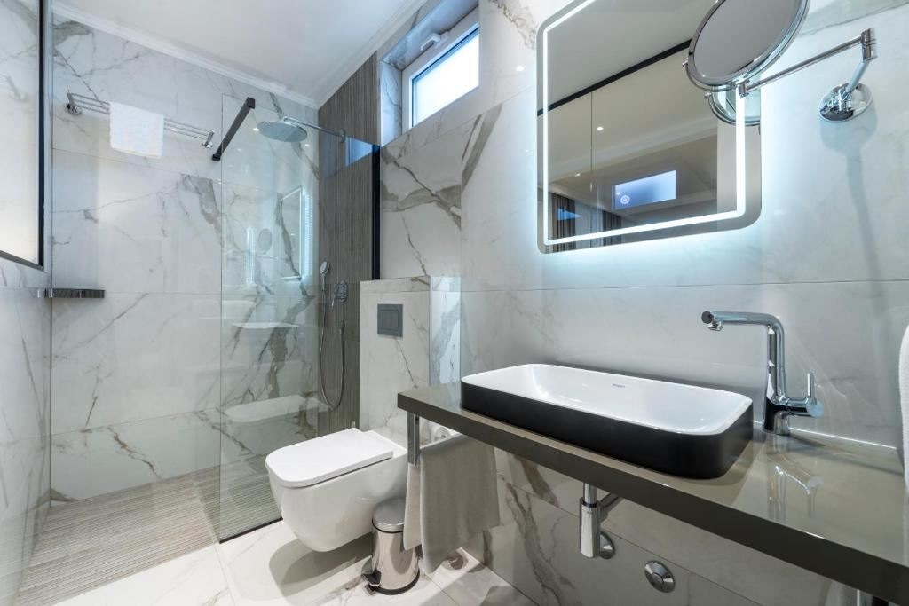 rooms-superior-room-sea-view-balcony-or-terrace